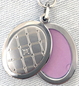 SL9004D quilted slize locket with diamond