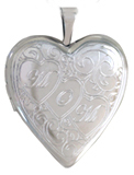 L5095 mom with 3 hearts heart locket