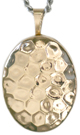 L7016 Hammer pattern oval locket